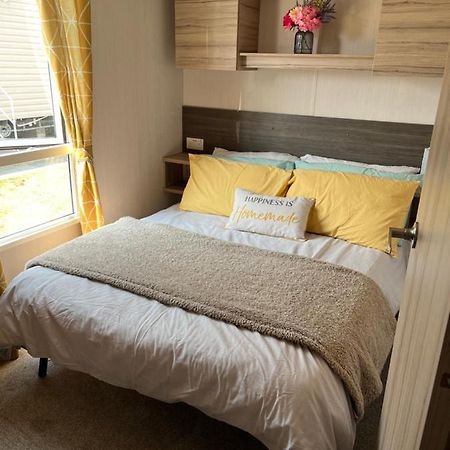Beautiful Caravan In Trecco Bay! 74 Sycomore Bridgend  Exteriör bild